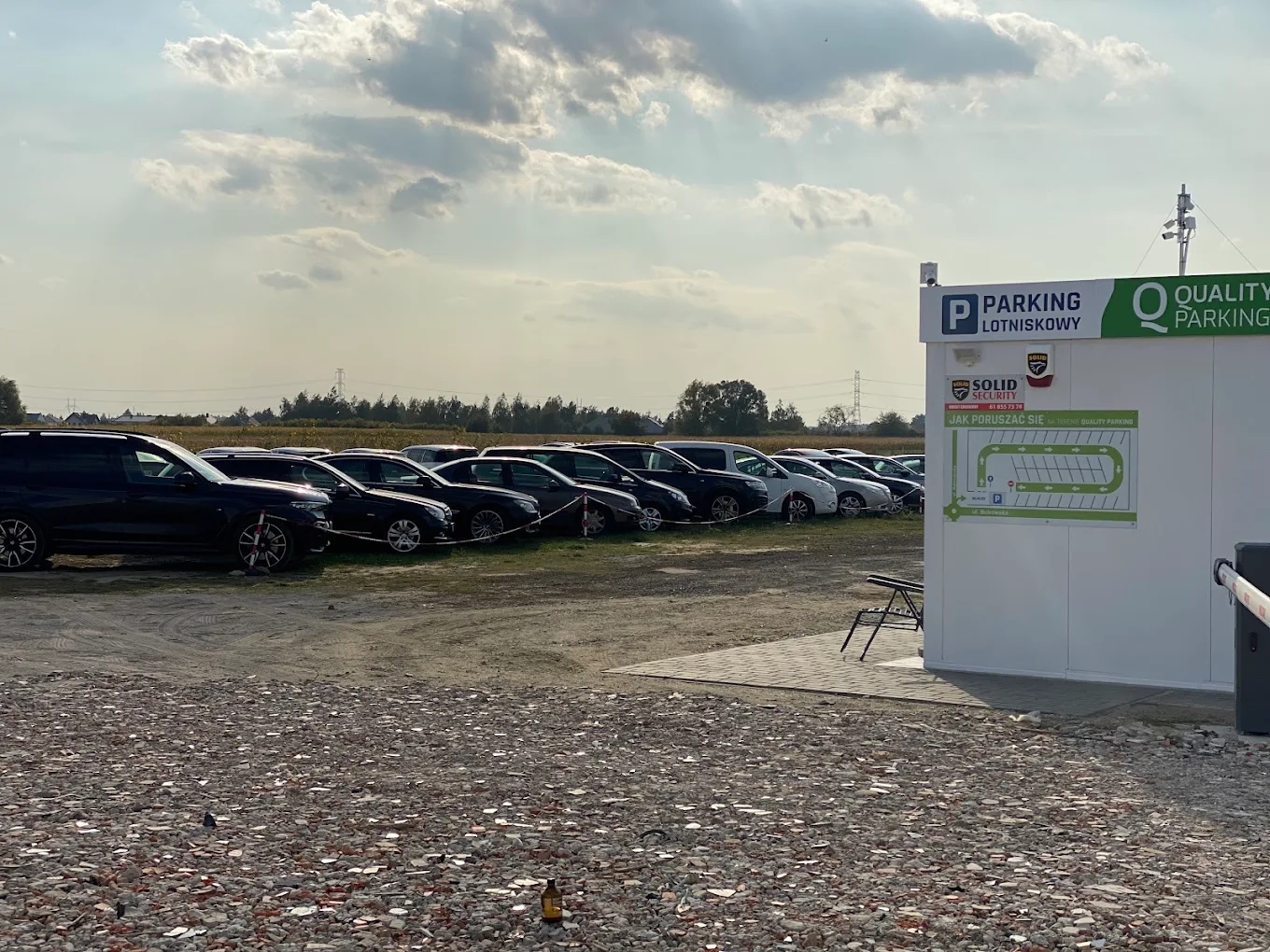 Quality Parking przy lotnisku: Miejsce gotowe na dłuższy postój